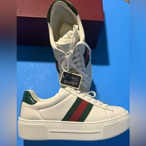 💯 Authentic Women’s Gucci Leather Sneaker Brand New Box and Dustbag Size 8